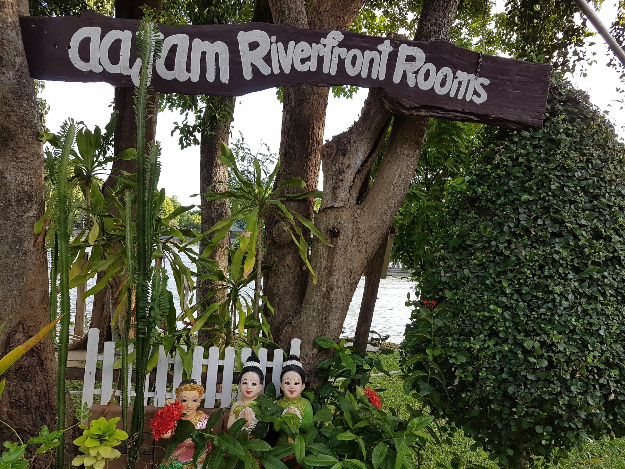 Aajam Riverfront Rooms Kancsanaburi Kültér fotó